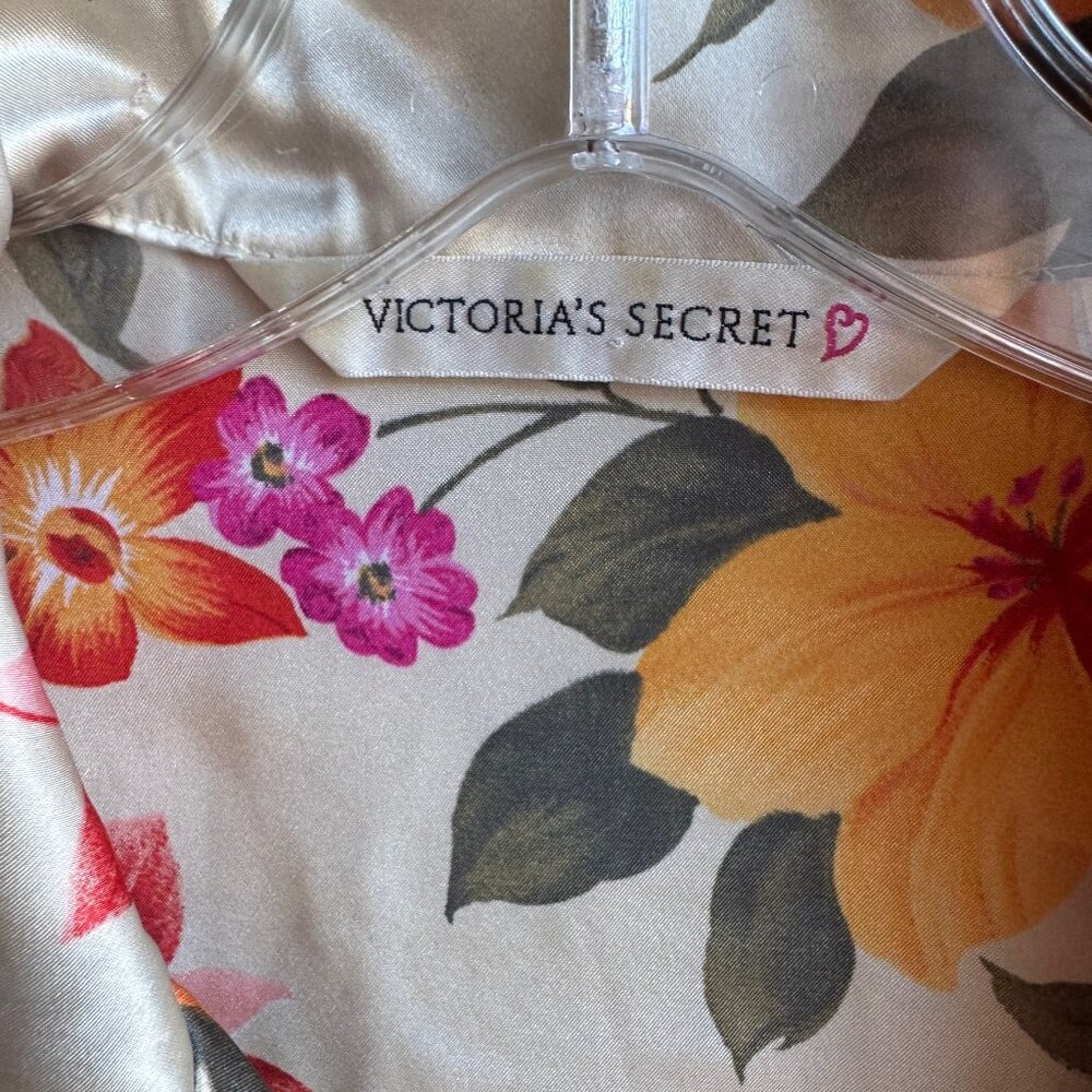 Victoria's Secret Vintage Short Sleeve Button Front Satin Sleep Shirt Size L. - Picture 5 of 10